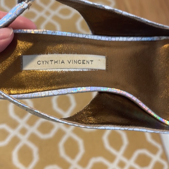 Metallic sling backs by Cynthia Vincent. - Picture 3 of 8